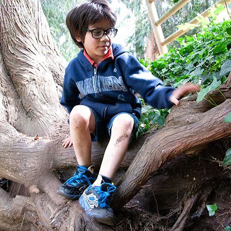 This image show kids playing wearing Cascade DAFO braces. 
